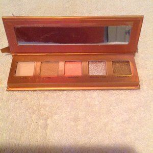 Urban Decay Eyeshaow Pallet. NIB